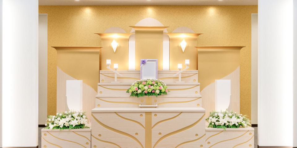 宇都宮市にある、北関東互助センターの家族葬プラン60の式場祭壇(生花なしバージョン)の画像